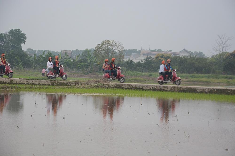 Hanoi Vespa Tours: Hanoi Countryside Vespa Tours