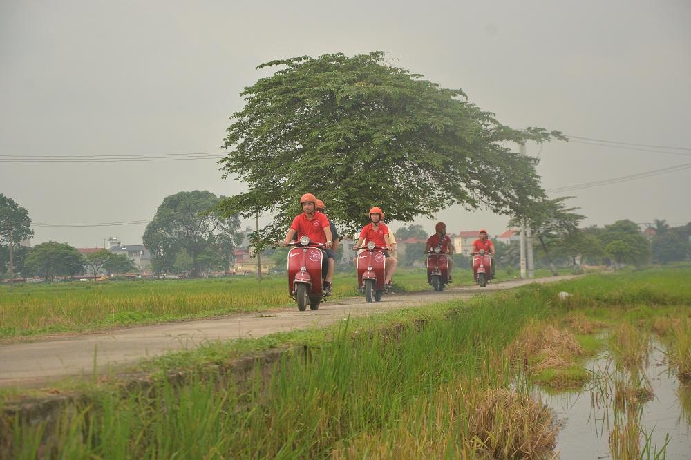 Hanoi Vespa Tours: Hanoi Countryside Vespa Tours